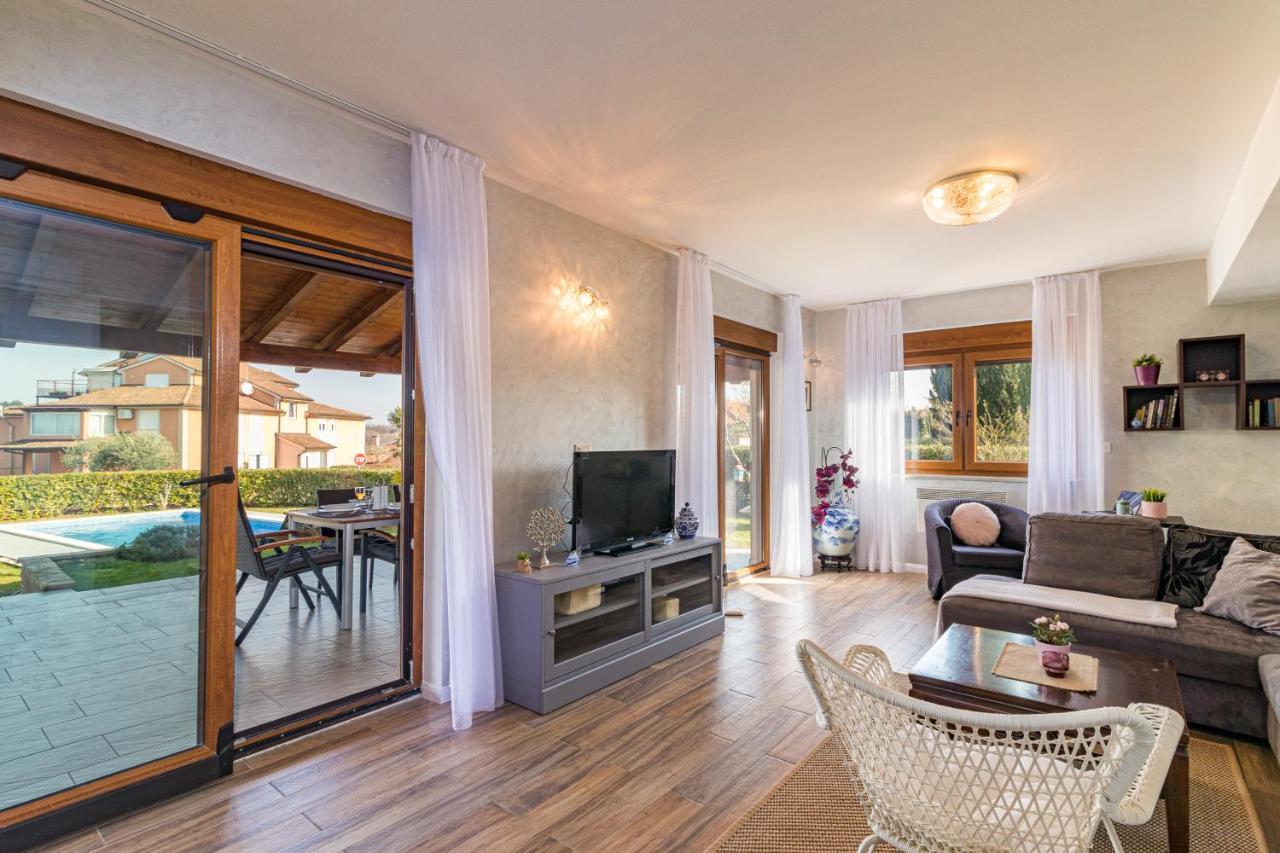 Lovely Istrian Apartment With A Private Swimming Pool And A Charming Garden Banjole Exterior photo